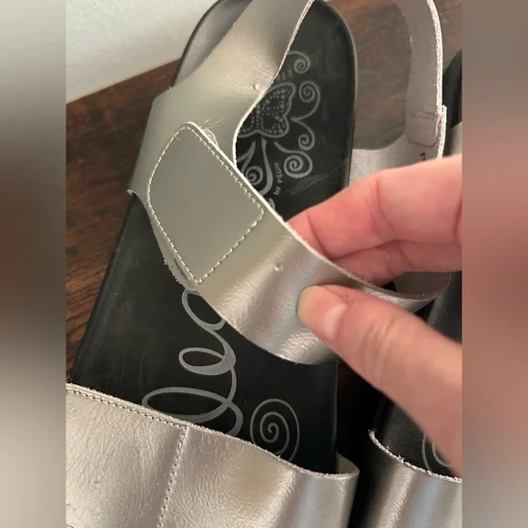Alegria Playa Style Sandal in Silver with with Velcro strap - Picture 3 of 4